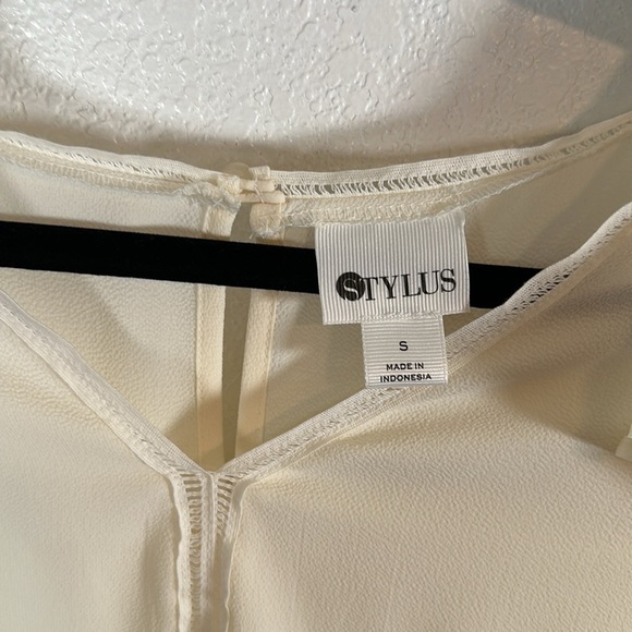 Stylus Ivory Spilt Ruffle Sleeve Blouse Size Small NWT - Picture 4 of 7